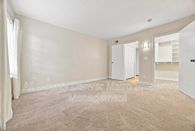 Building Photo - 433 Wright St