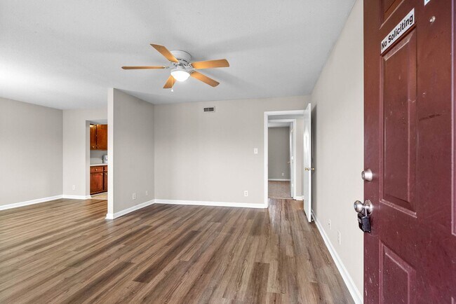 Building Photo - Northeast Dr -3884