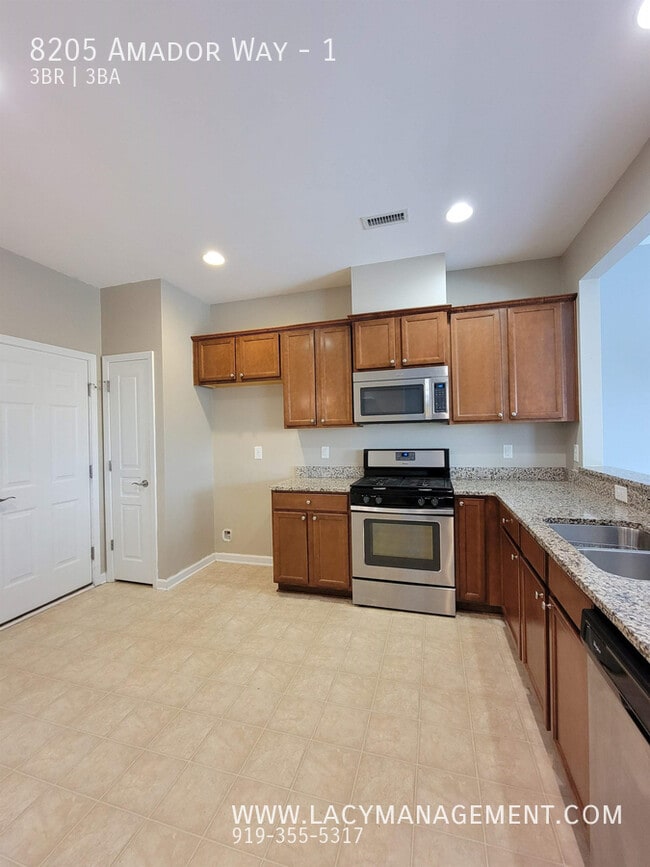 Building Photo - 8205 Amador Way