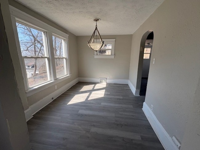 Building Photo - Truly Updated 2-Bedroom Rental Near North Akron Conveniences