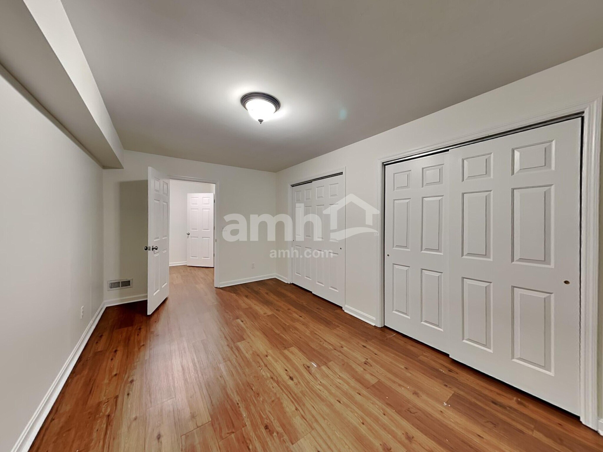 Building Photo - 2211 Siesta Dr