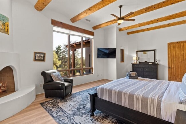Building Photo - Breathtaking Luxury Home Basking in Sedona...
