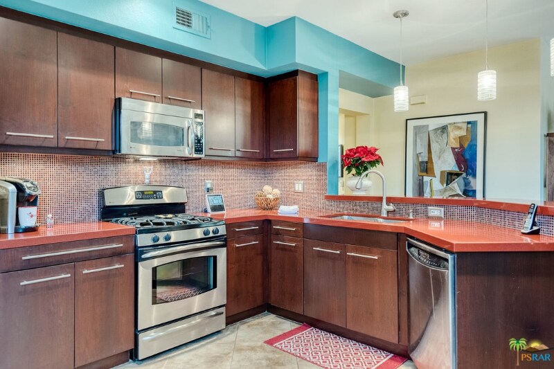 Building Photo - 820 E Palm Canyon Dr
