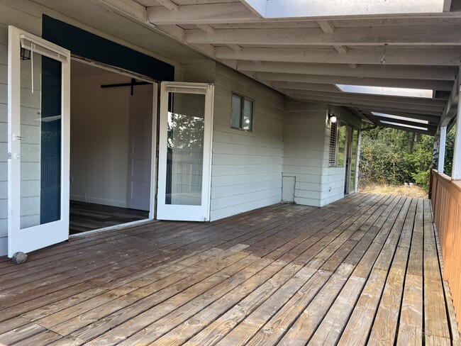 Building Photo - Fredrickson House