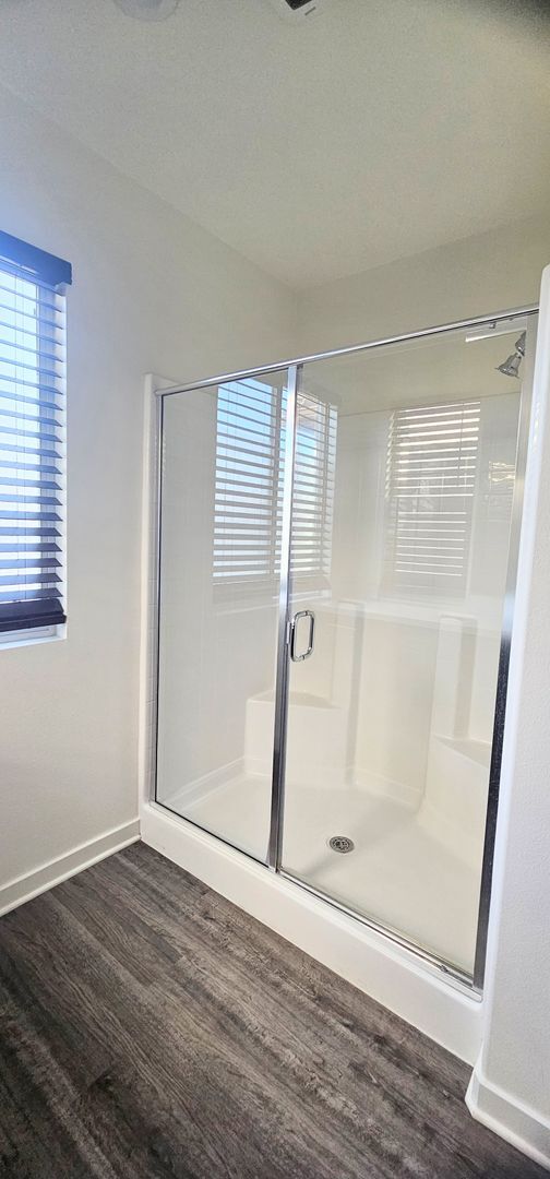 Building Photo - Gorgeous 4 Bedroom 4Bath Home With Solar a...