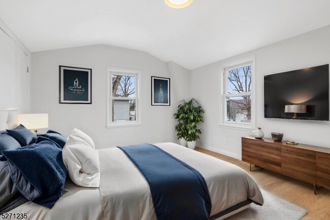 Building Photo - 567 Eagle Rock Ave