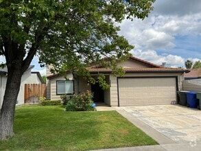 Building Photo - Two bedroom patio home located in NW Modesto!