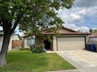 Building Photo - Two bedroom patio home located in NW Modesto!