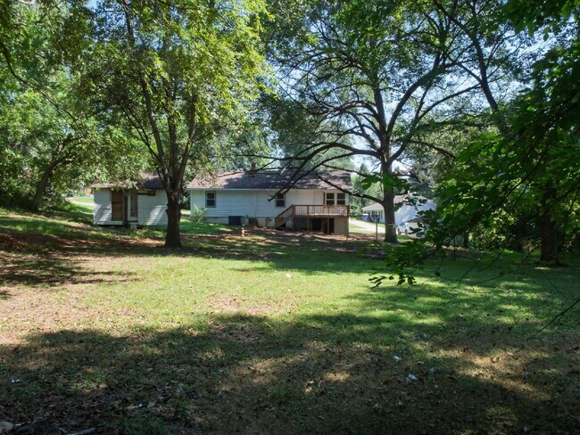 Building Photo - "Charming 3-Bedroom Home in Cramerton - Spacious 1217 Sq Ft with 2 Full Baths!"