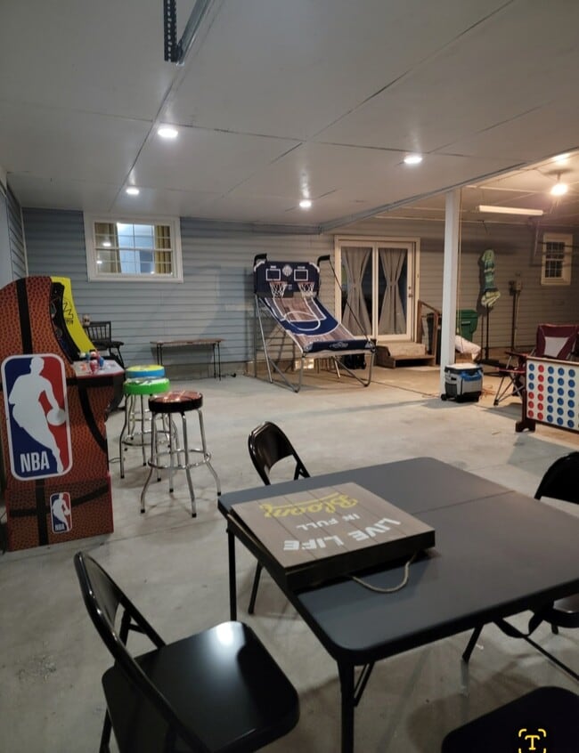 Game room - 117 Oberlin Rd
