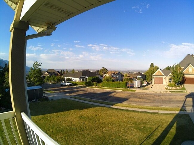Building Photo - 5 bdrm 3bth Home 3 Car Garage Some utiliti...