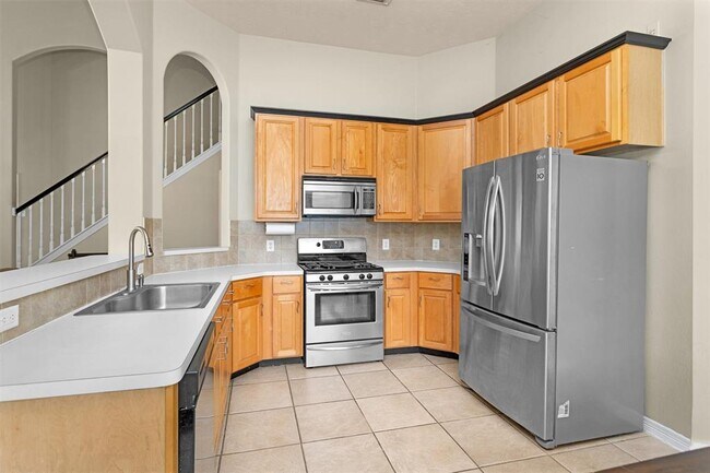 Building Photo - 7215 Wedgewood Dr