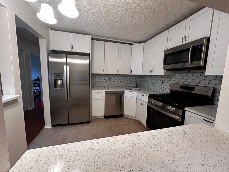 Building Photo - 479 Danbury Ln