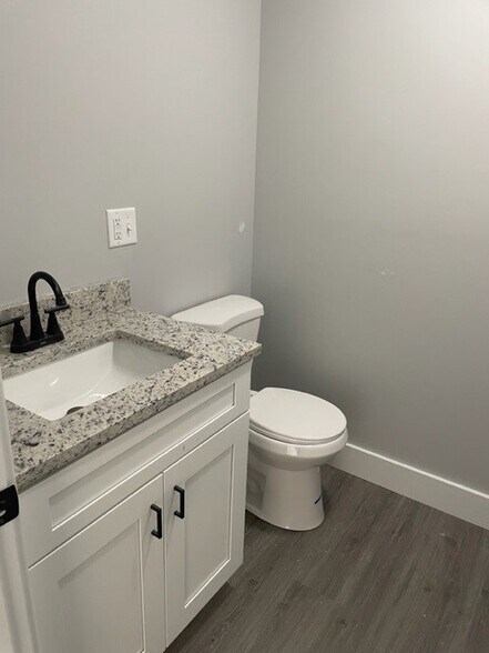 Building Photo - 32 Main St