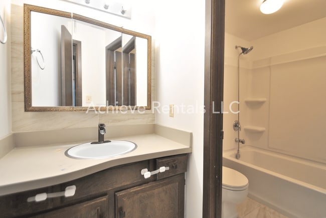 Building Photo - 167 E 100 N