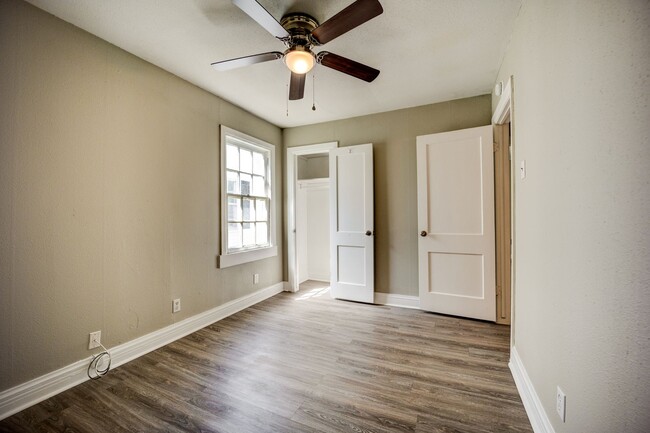 Building Photo - Freshly Updated 3 Bedroom Home