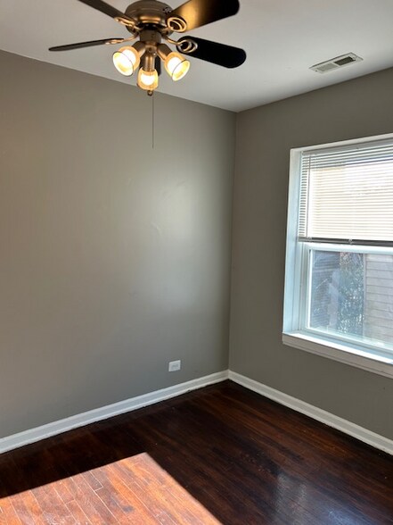 Building Photo - 2037 N Kildare Ave