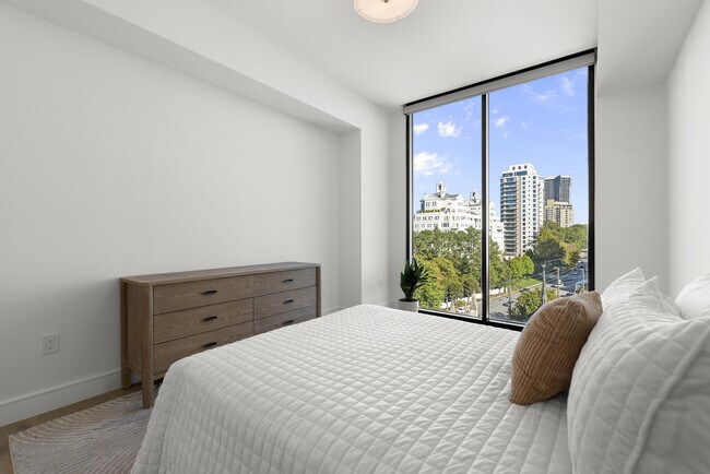 Building Photo - 2425 Peachtree Rd NE