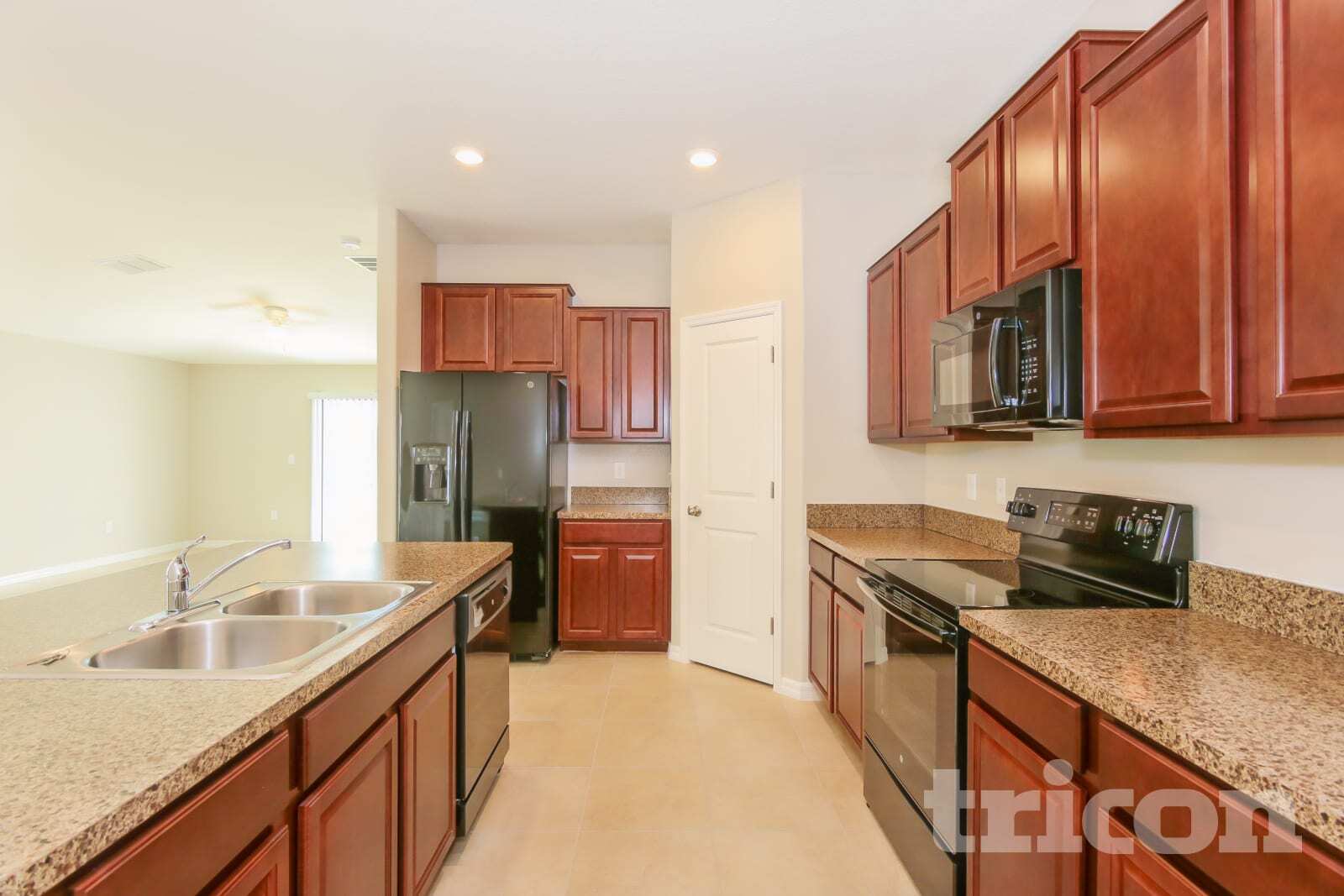 Building Photo - 9654 Sage Creek Dr
