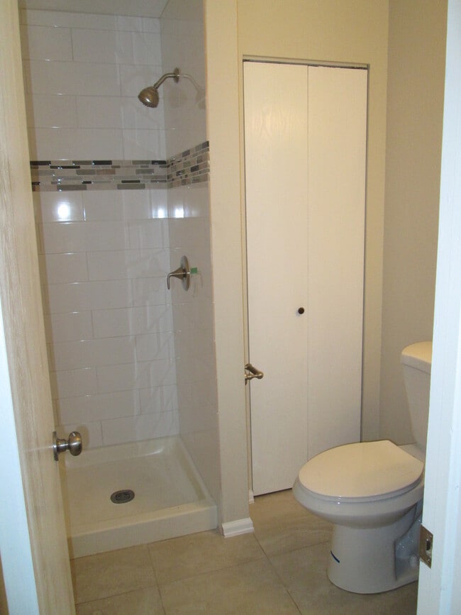 Building Photo - 3 bedroom house near Garden Acres Park