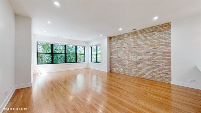 Building Photo - 2051 W Berwyn Ave