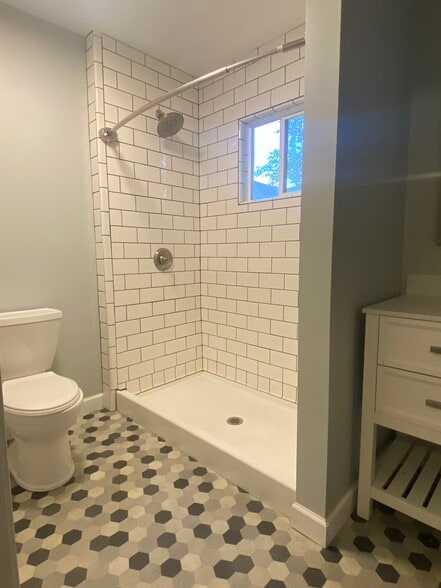 Primary Bath - 1310 N Clark St