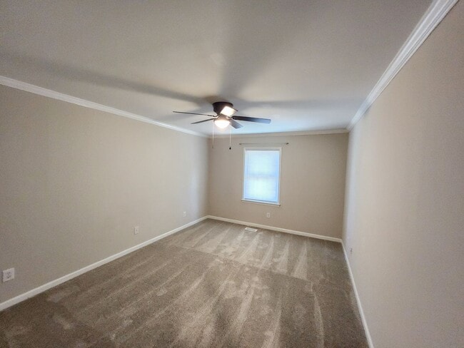 Building Photo - 624 Crown Pointe Dr