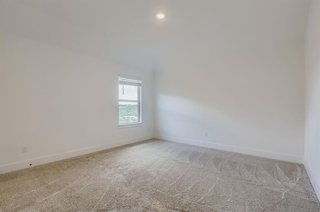 Building Photo - 6800 Cliff Rose Dr