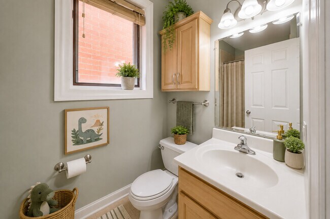 Building Photo - 2455 W Arthington St
