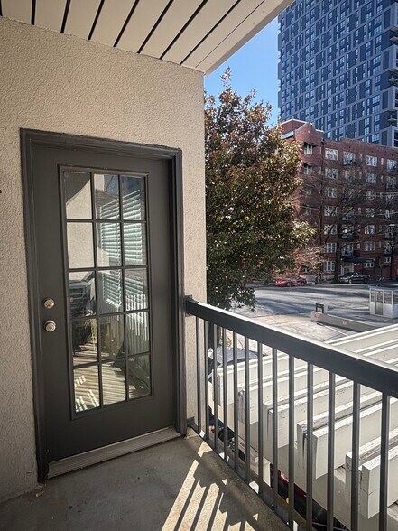 Building Photo - 1074 Peachtree Walk NE