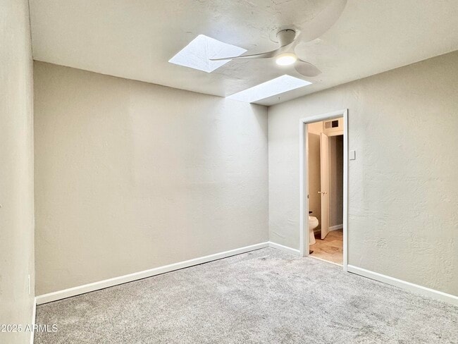 Building Photo - 731 W 12th Pl