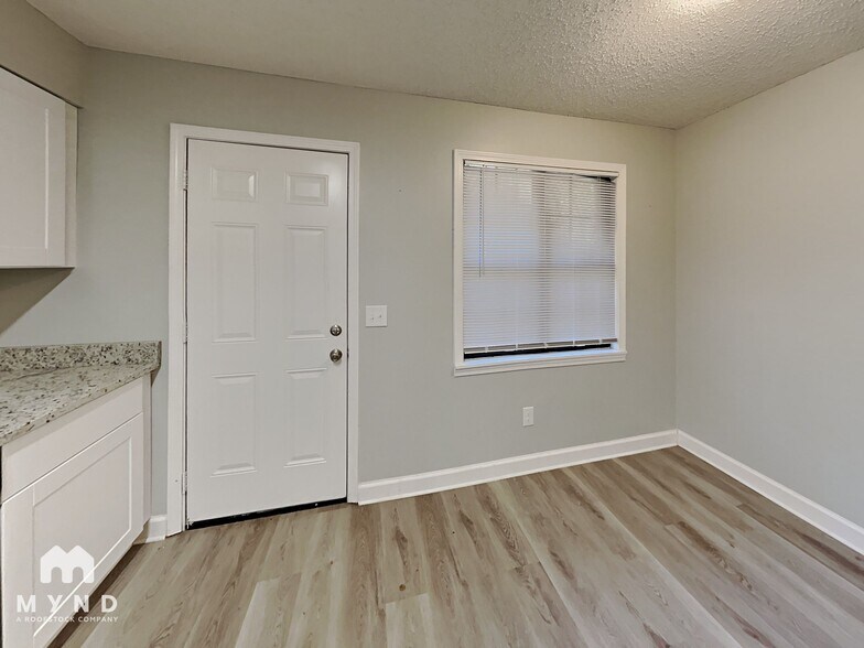 Building Photo - 4645 Sandy Park Dr