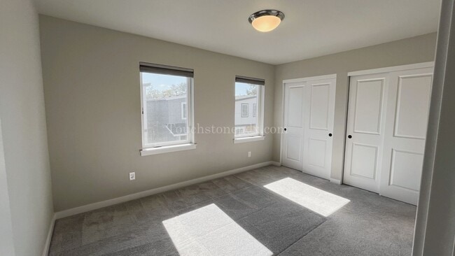 Building Photo - Modern 3-Bedroom Home!