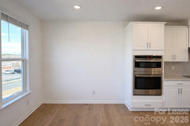 Building Photo - 9458 Senator Royall Dr