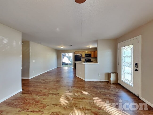 Building Photo - 8312 N Orangeview Ave