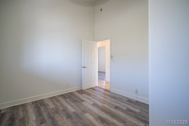 Building Photo - West Side Paradise – Updated 3-Bed, 2-Bath Upstairs Unit