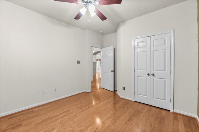 Building Photo - 118 W Russet Grove Cir