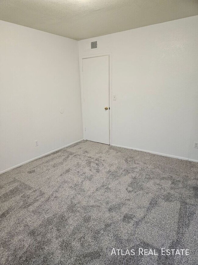 Building Photo - 111 N Phyllis-202