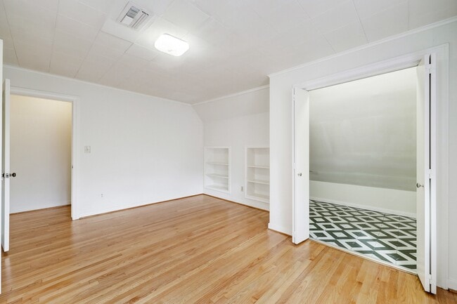 Building Photo - 1950 Lexington St