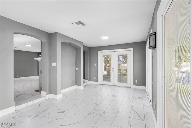 Building Photo - 4472 E Riverside Dr