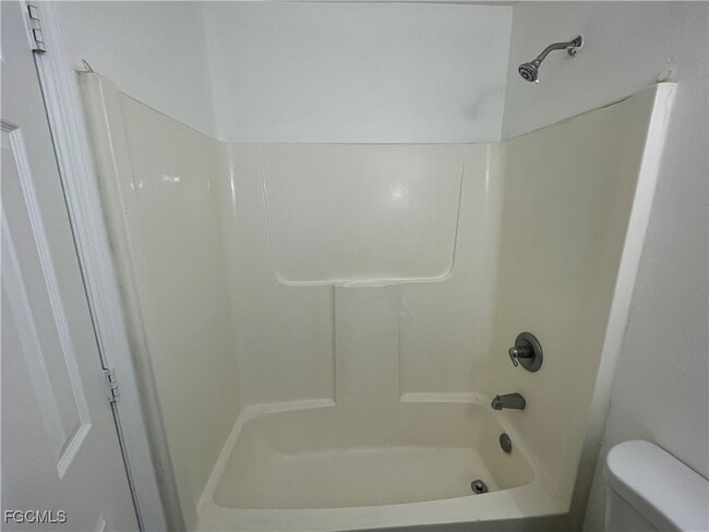 Building Photo - 2505 NE 22nd Pl