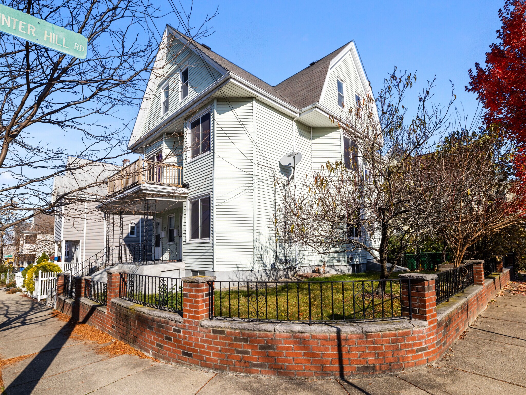 Building Photo - 42 William St