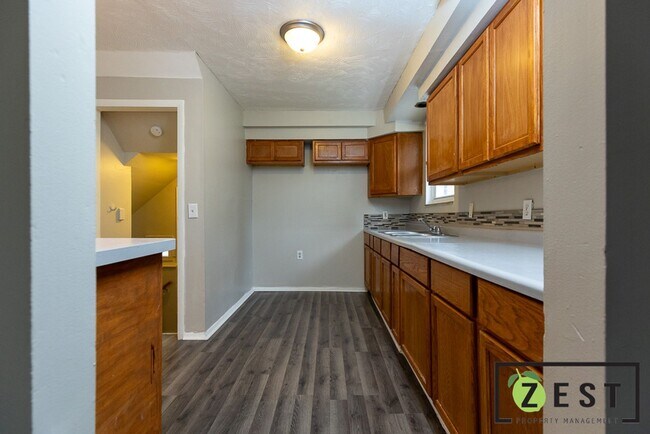 Building Photo - - BEAUTIFUL 3-BEDROOM 1 BATHROOM  April 11th 2-2:30 pm!