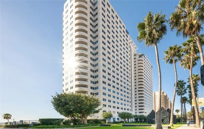 Building Photo - 525 E Seaside Way