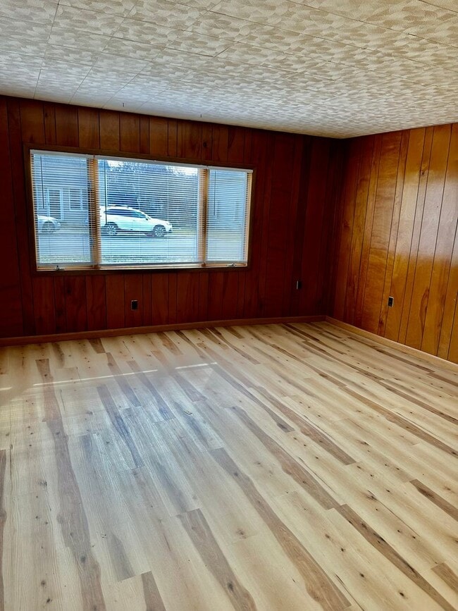 Building Photo - Charming Completely Remodeled Home!