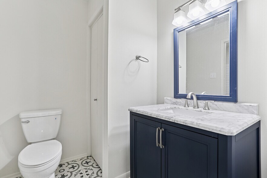 Building Photo - 5122 Blair Ln