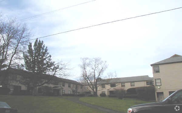 Building Photo - Creston Court