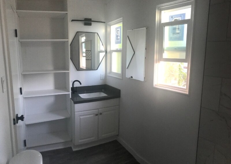 Building Photo - 3759 Lewis Ave