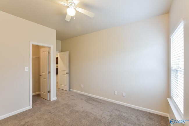 Building Photo - 124 Clydesdale Ln