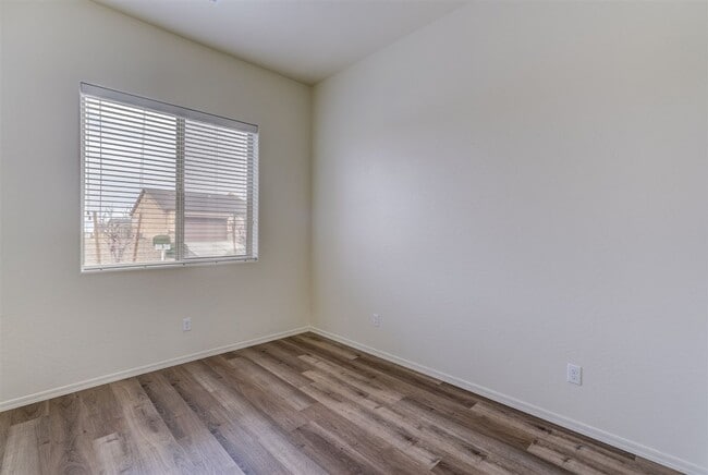 Building Photo - 3 bedroom, 2 bathroom Townhome in Granville